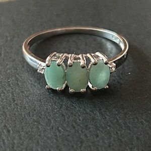 Elegant 925 Sterling Silver light‎ Green Emerald Ring size 9